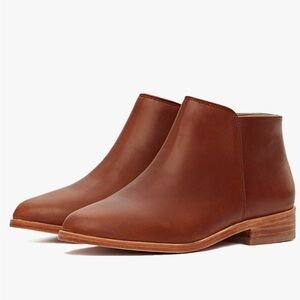 NISOLO Lana Boot (size 7.5, women’s)
Color: Brandy